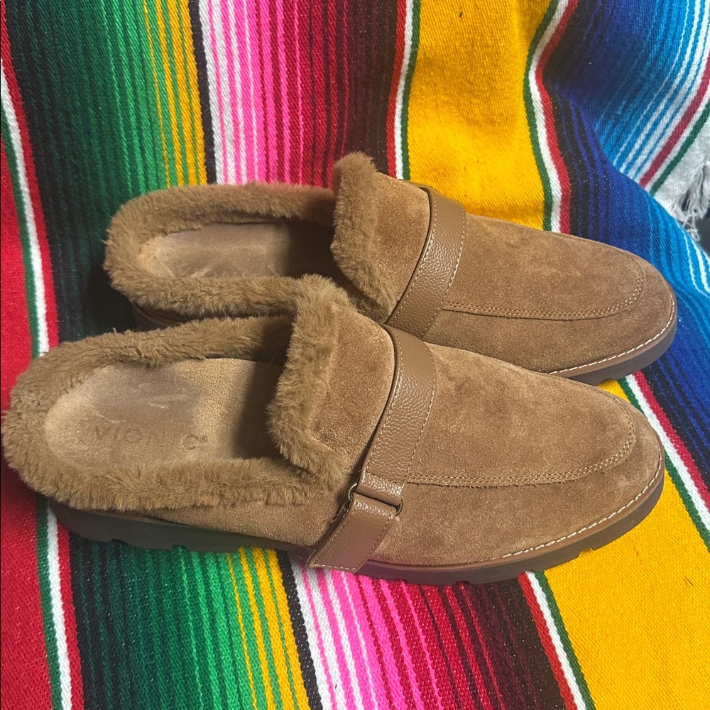 Vionic Kailen Tan Suede Mules Size 10